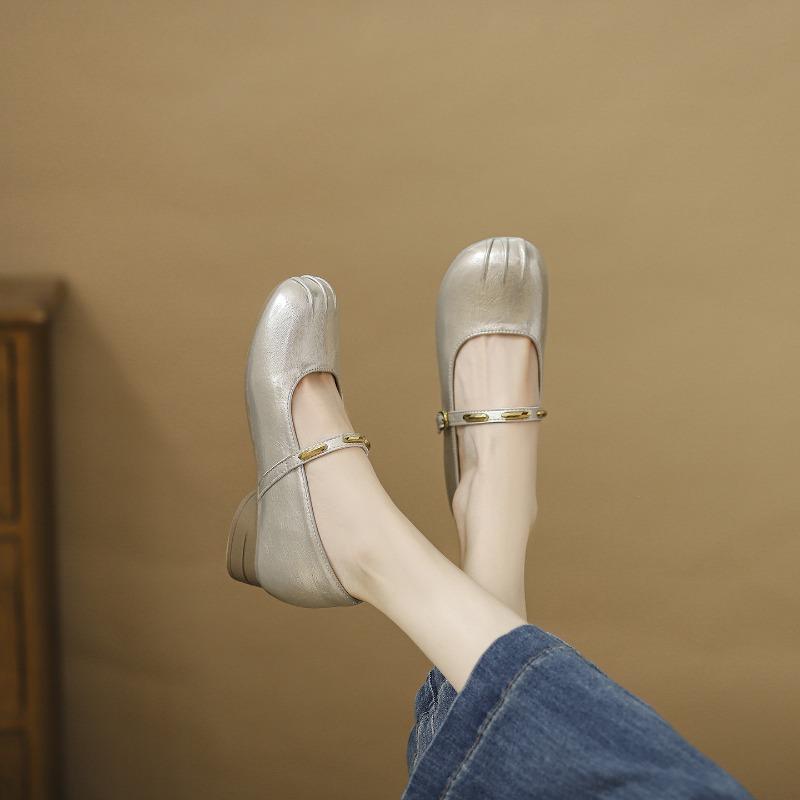 French Mary Jane single shoes women's new shallow mouth one-word buckle soft sole comfortable small size gentle wind
