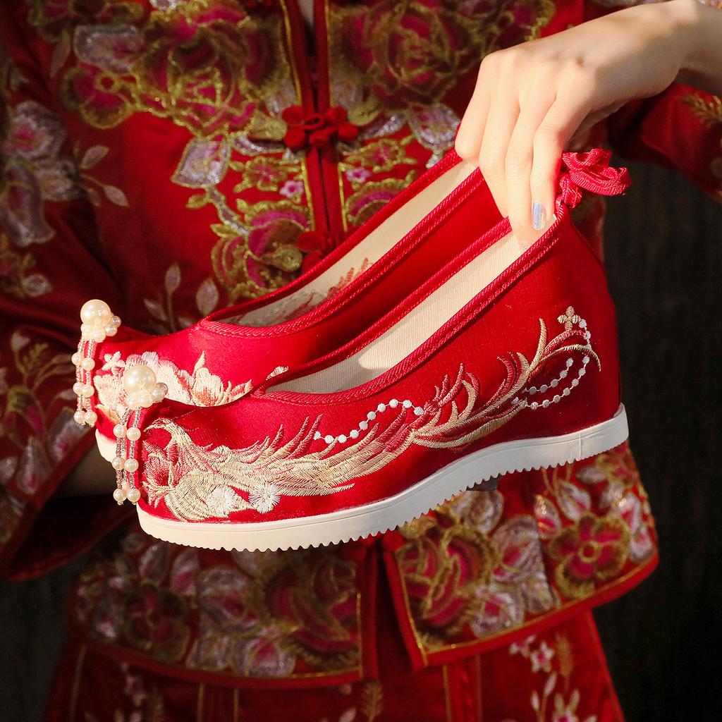 Elegant Embroidered Flower Shoes Hanfu Style Women's High-Rise Shoes Cotton Lined Slip-On Traditional Chinese Costume Footwear