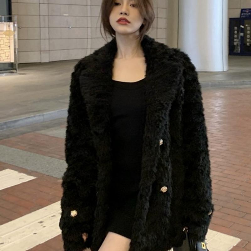 Lamb wool coat women's high-end retro wool coat top autumn and winter tide