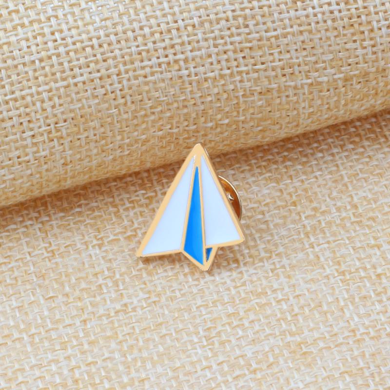 Women men's lapel Pins Cute Cartoon Brooch Retro Game Machine Plane Metal Badge Guitar Music Bike Cool Letter enamel Pin jewelry