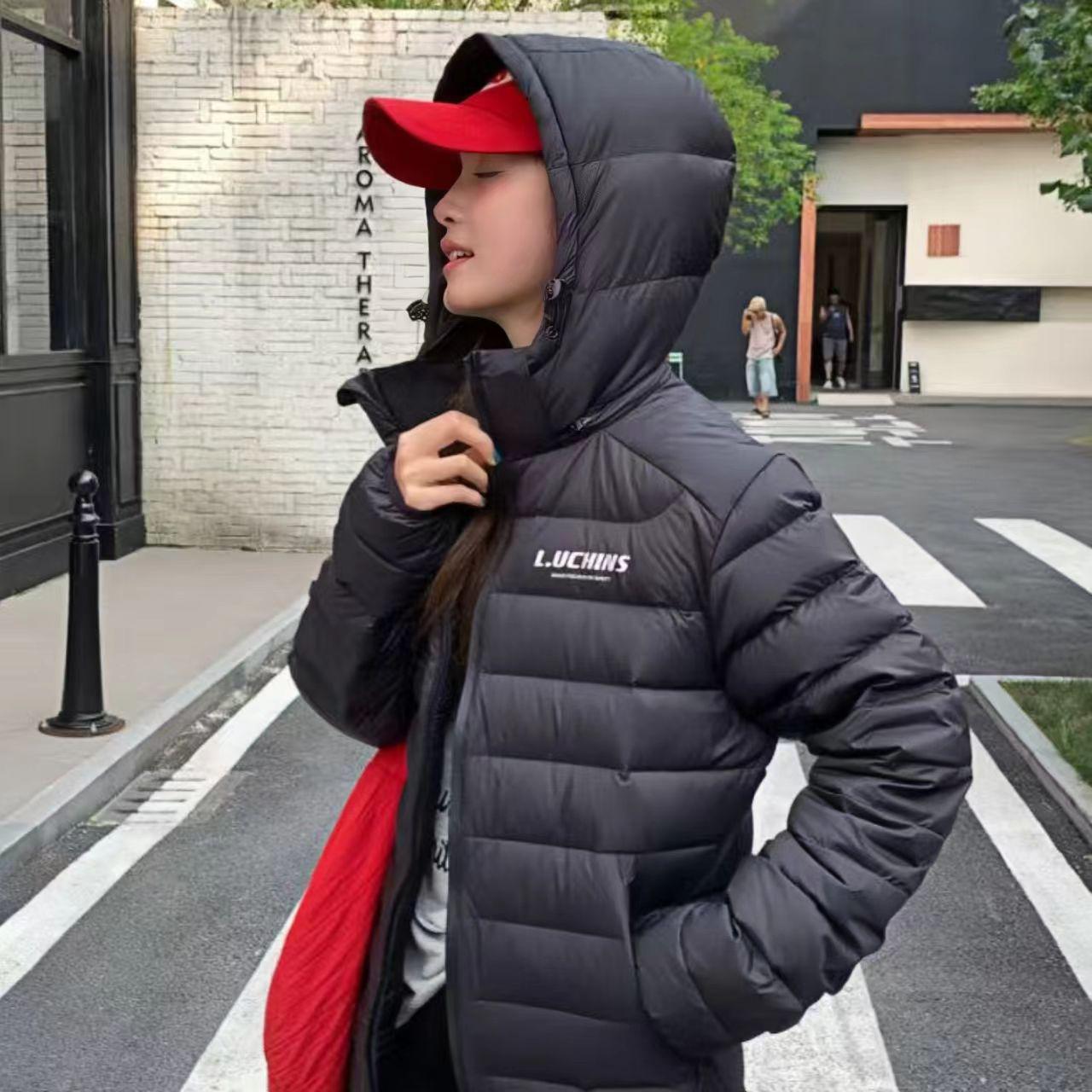 

2025 Унисекс Зимняя Легкая Куртка из Белого Утиного Пуха со Съемным Капюшоном и Подкладкой для Школьной Формы S (suggested 80-110 jin) чёрный