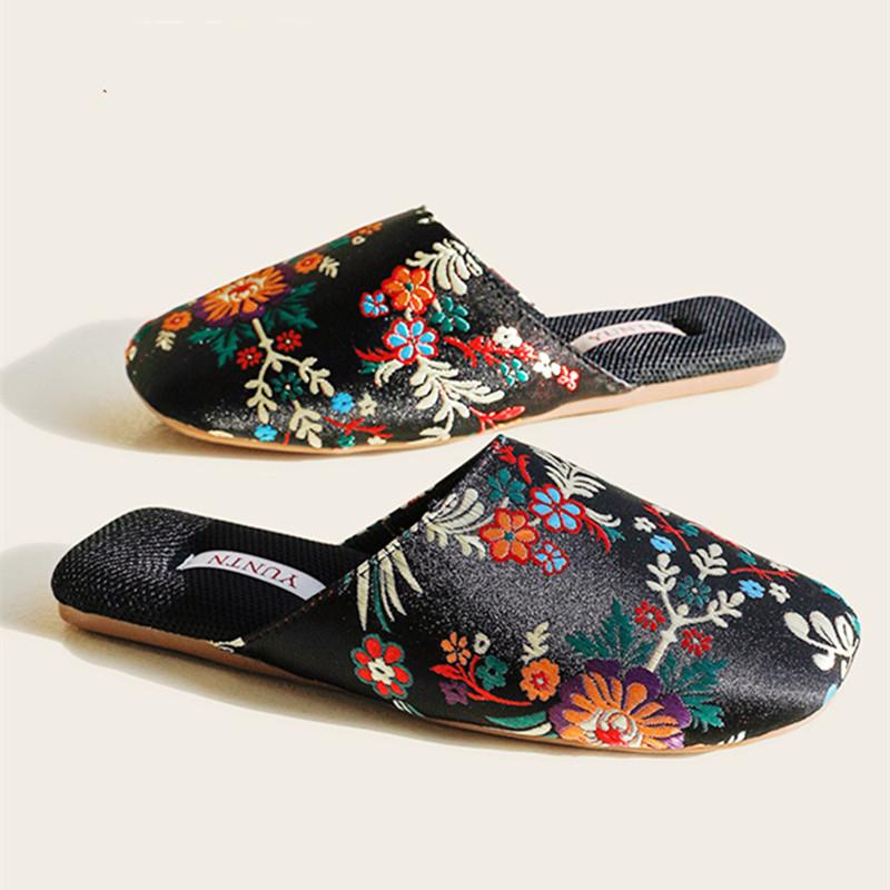 Fashion Luxury Silk Satin Slippers Women Chinese Embroidered Flower Design House Slippers Light Comfortable Winter Warm Mules Flip Flops