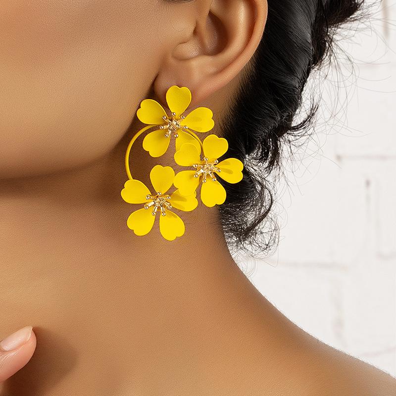 Fashion Black White Green Flower Earrings for Women Vintage Bohemian Summer Plant Romantic Party Jewelry Accessories