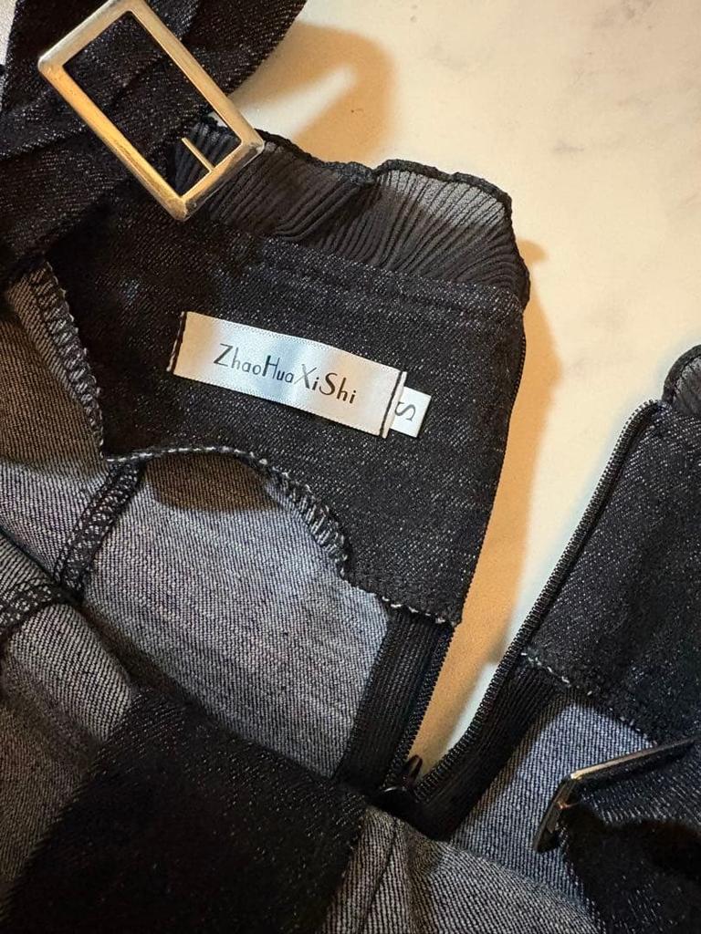 [UŻYWANA] Jisoo z BLACKPINK nosi rzadką dżinsową sukienkę bez rękawów!