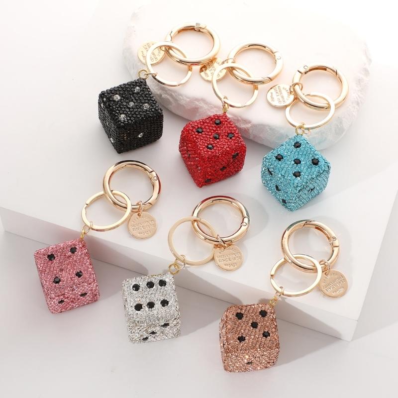 Snygg Modern LegeringsTärningar Nyckelring Hänge Med Glittrande Strass Accent Passar För Dem Som Uppskattar Unik Stil