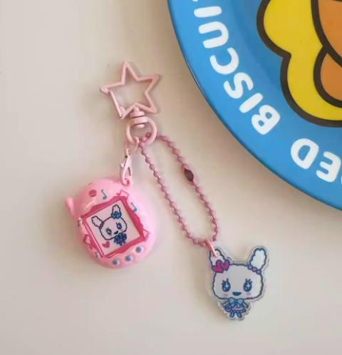 Kreskówkowe Zawieszki Tamagotchi Mametchi Lovelin Kuhcipatchi Uroczy Wisiorek Breloczek Zawieszka do Torebki Kolekcjonerska Dekoracja Prezenty Urodzinowe dla Dzieci