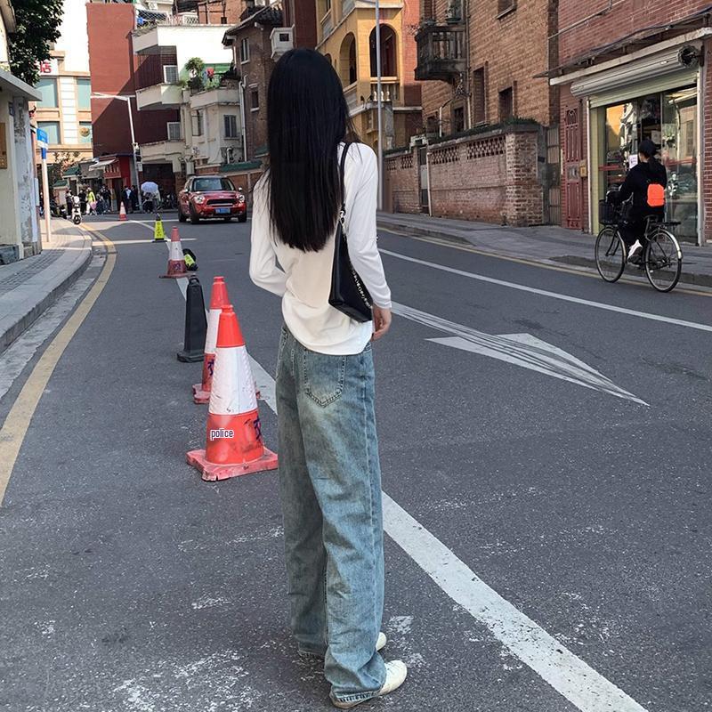 Women's White V-Neck Long-Sleeve T-Shirt, Brushed Interior, 2025 Fall/Winter, Loose, Slimming Base Layer Top.