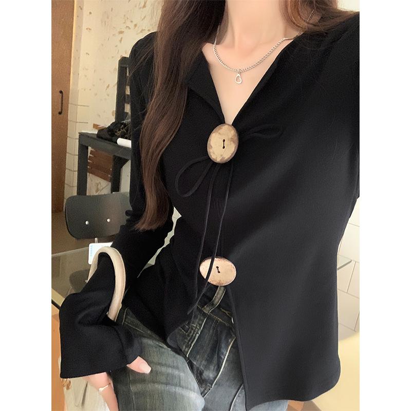 Black V-neck Button Design Long-sleeved T-shirt for Women In Early Autumn, Slim and Sexy Bell-sleeved Ins Temperament Top