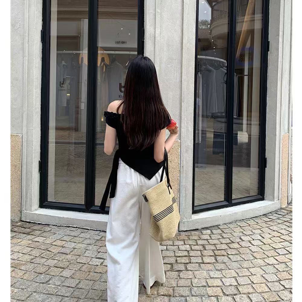 Summer new Korean version fashion design sense fungus edge slanted shoulder short-sleeved T-shirt women's slim irregular strap top