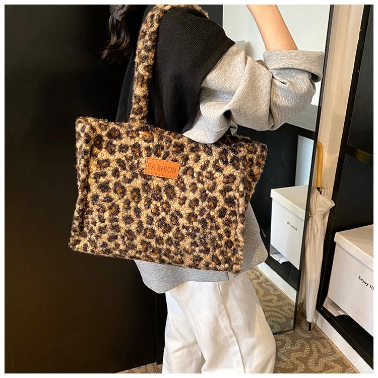 Leopard Print Tote Bag With Plush Material For Casual Streetwear Fashion