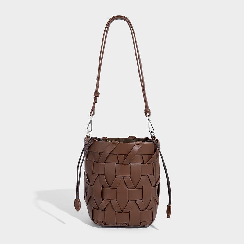 New Fashion Woven Bag Stylish Versatile Retro Single Shoulder Handbag 2025 New Bucket Women's Crossbody Bag