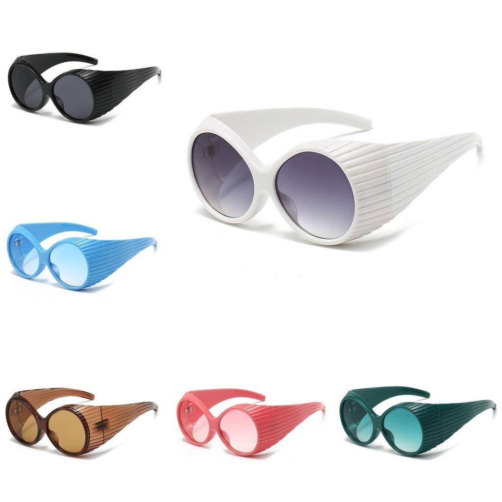 Stylish European American Big Frame Catwalk Sunglasses 2023 New Retro Elliptical Shades Ins Streetwear Black Lens Red Frame