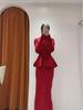 Elegantes chinesisches Strickrock-Set in Rot: Schickes Herbst-/Winter-OOTD