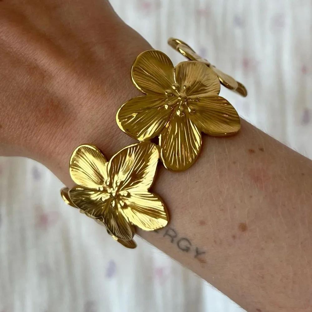 Hochwertige Blumen Verstellbare Öffnungsarmbänder Für Frauen Geometrische Goldfarbe Breite Manschetten Armreifen Mode Hochzeitsparty Schmuck