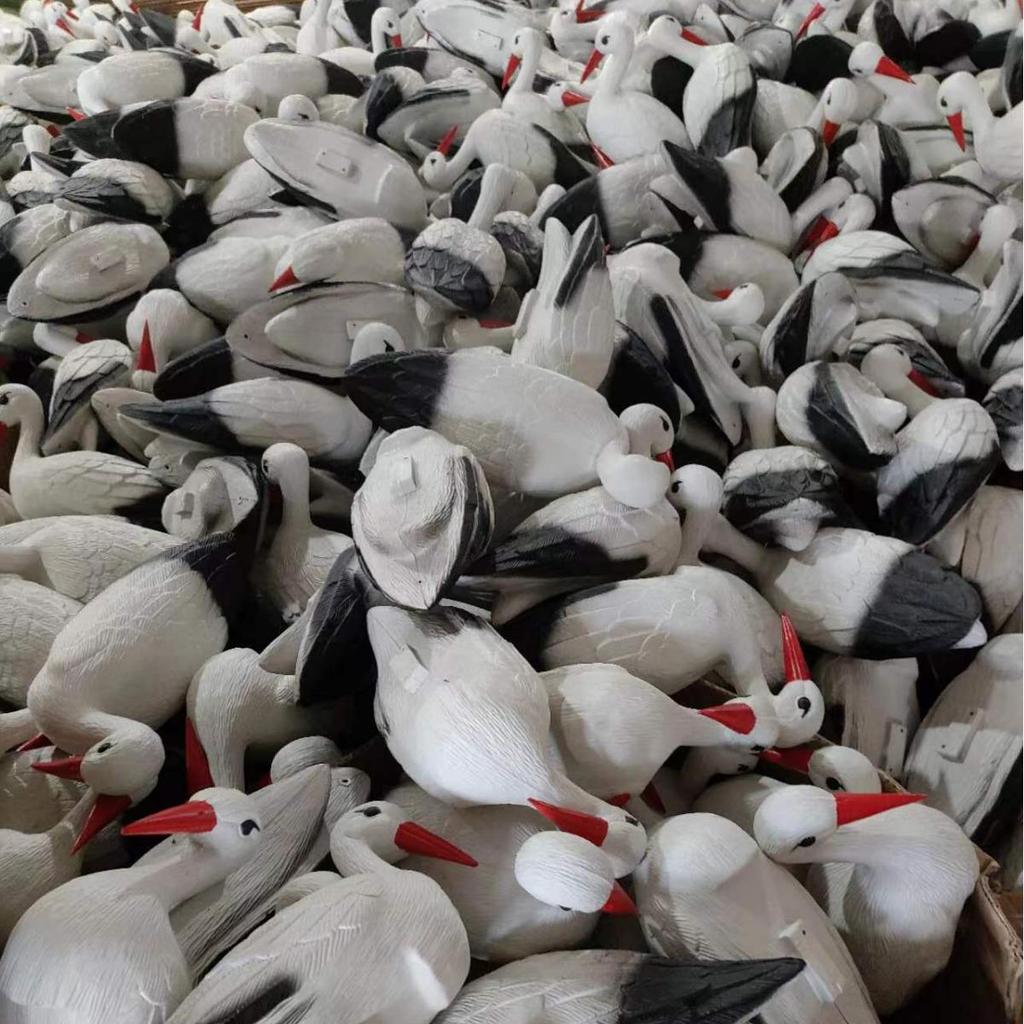 Abnehmbares Kleines Weißes Kranich-Modell mit Eisendrahtfüßen zur Hofdekoration