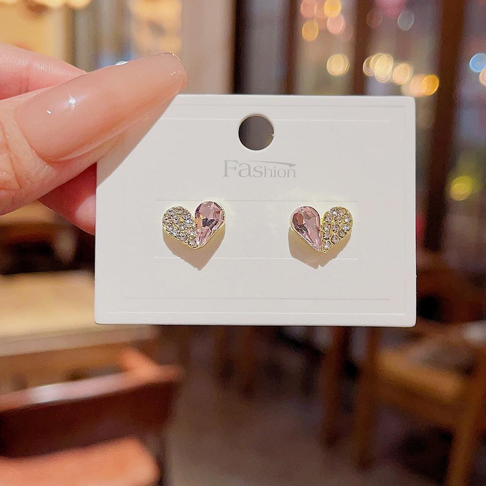 

Love Heart Pink Stud Earrings - Trendy High-End Design for a Fresh, Stylish Look