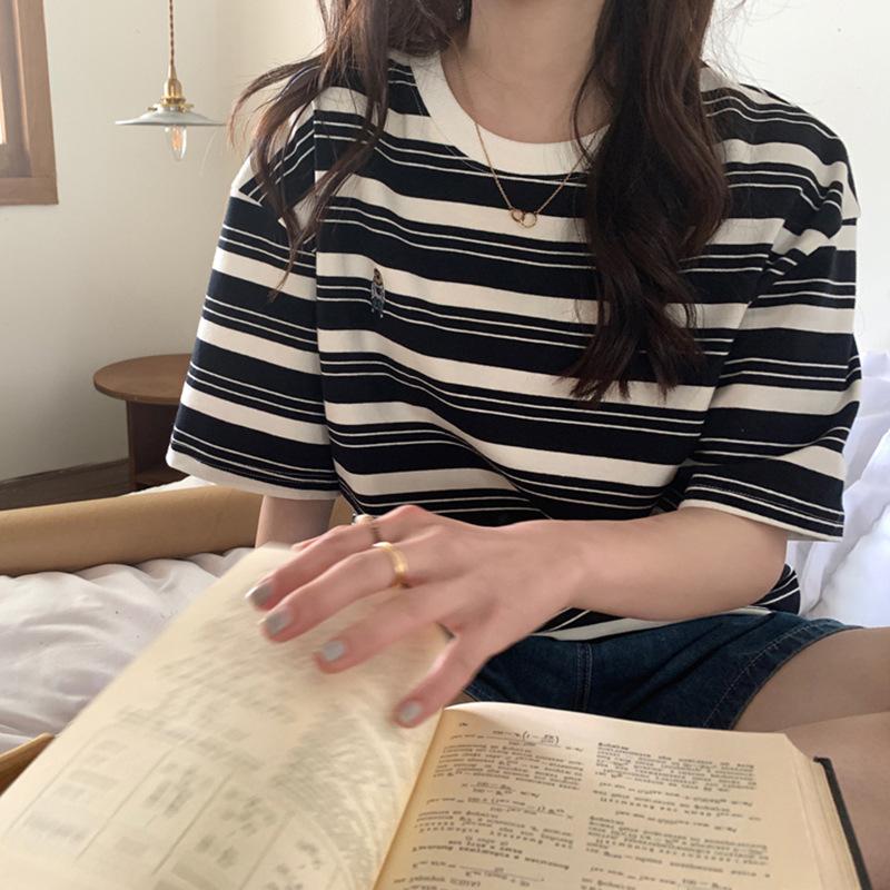 Retro style striped short-sleeved T-shirt for women summer 2024 new loose cotton embroidered casual half-sleeved top