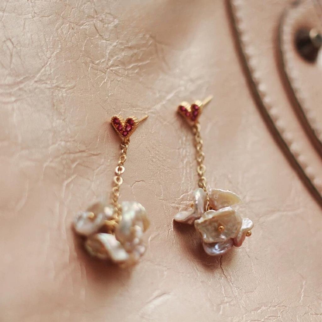 Hydrangea natural baroque pearl keshi earrings, long love European and American style silver needle earrings exquisite earrings