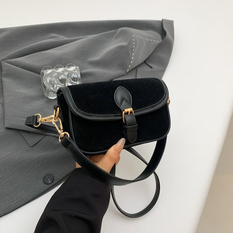 

Ретро маленькая квадратная сумка сумка подмышку женская 2025 осень новая мода нишевая сумка на плечо для работы通勤 сумка-мессенджер