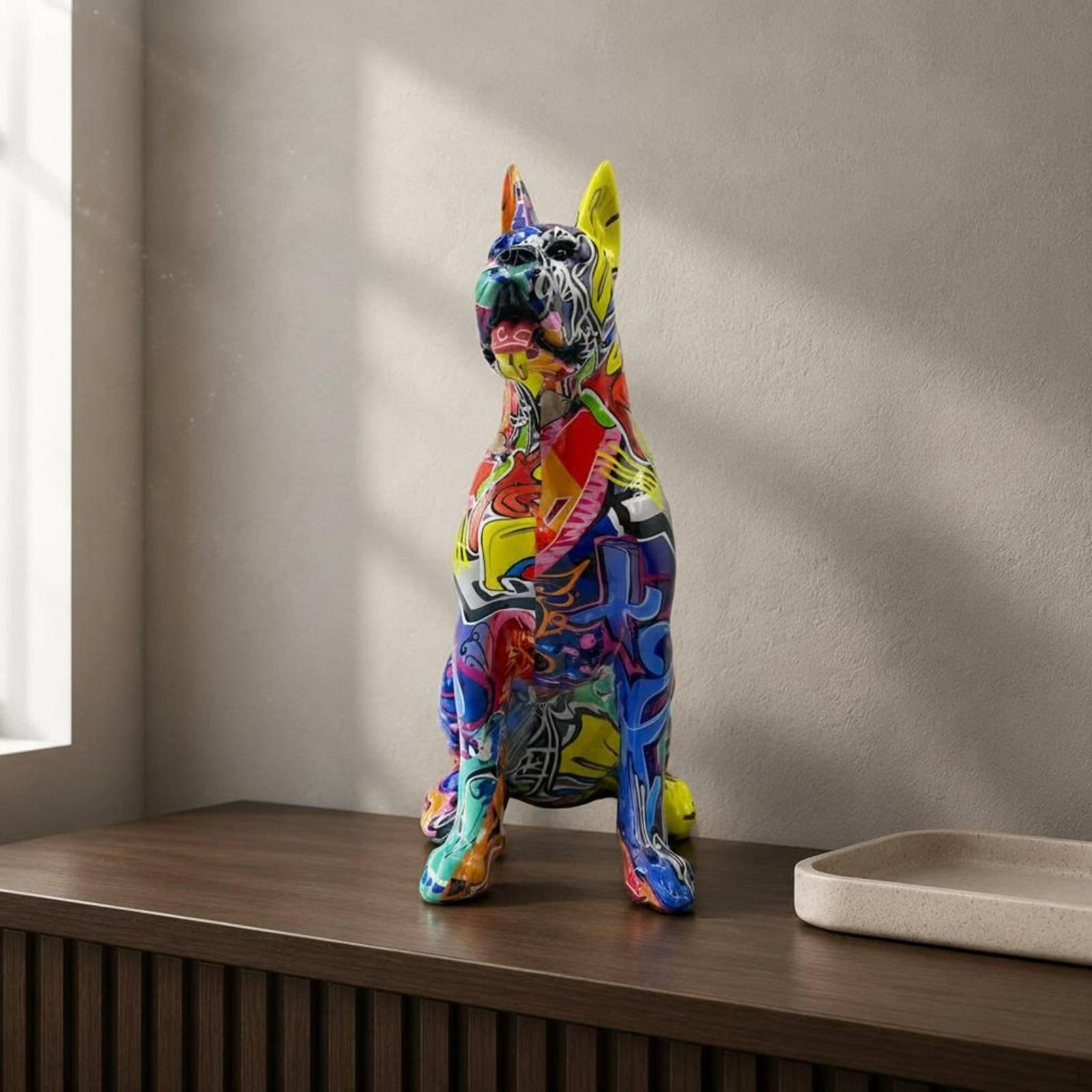 Dobermaņa statuja ar stāvošām ausīm Figūriņa