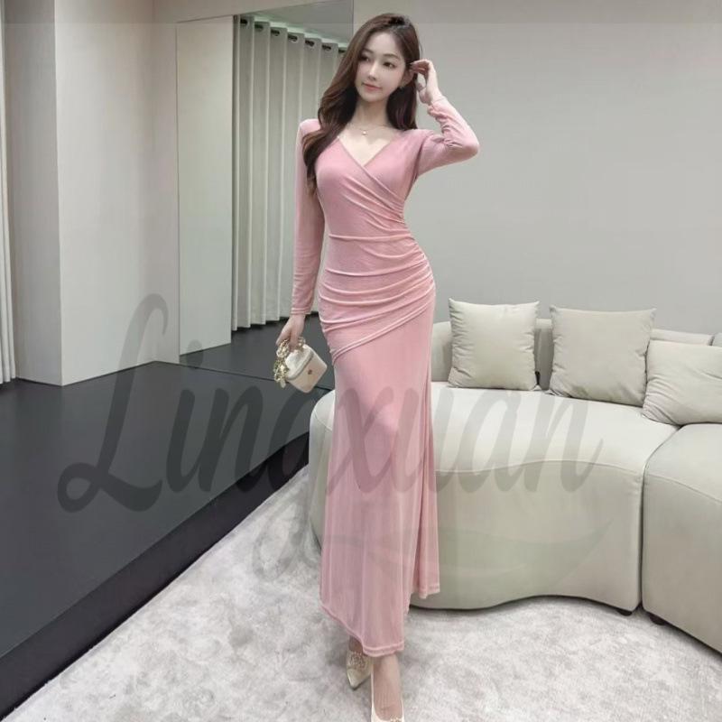 Elegantes V-Ausschnitt-Fischschwanzkleid - Reine Begierde, Hüftbetonte Passform