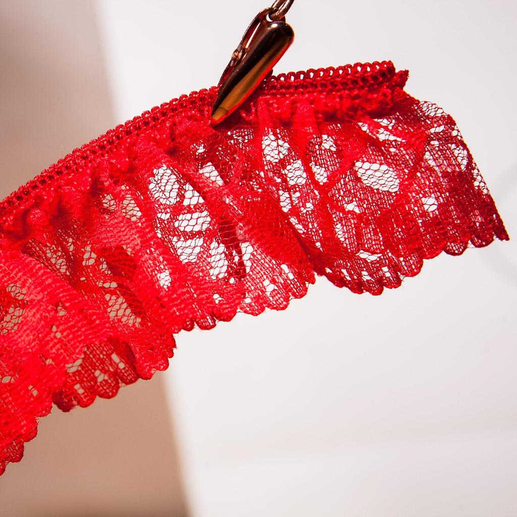 Sexy Women Lace Underwear Ladies Lingerie Crotchless Panties Pearls Beading Women's G Strings Thongs Open Crotch Sex Panty Floral Transparent Briefs