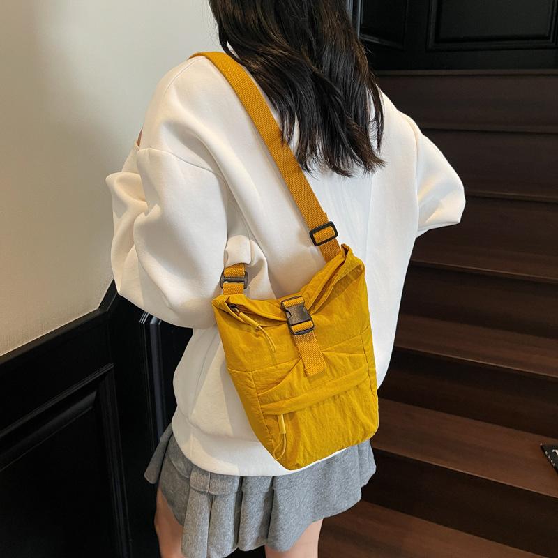 Canvas bag women's summer fashion versatile shoulder messenger bag is now popular bucket bag