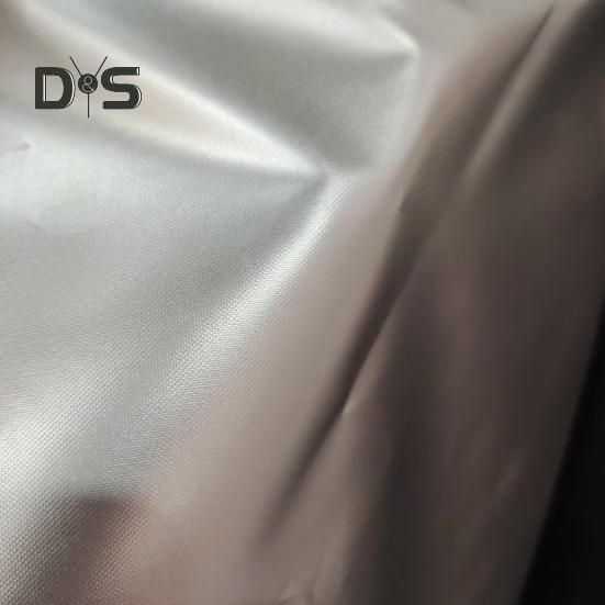 Tragbarer Verdunkelungsvorhang, kein Bohren erforderlich, Verdunkelungsrollo mit selbstklebendem Klettband, vollständig verdunkelnde Jalousien für Babyzimmer, Wohnmobilreisen