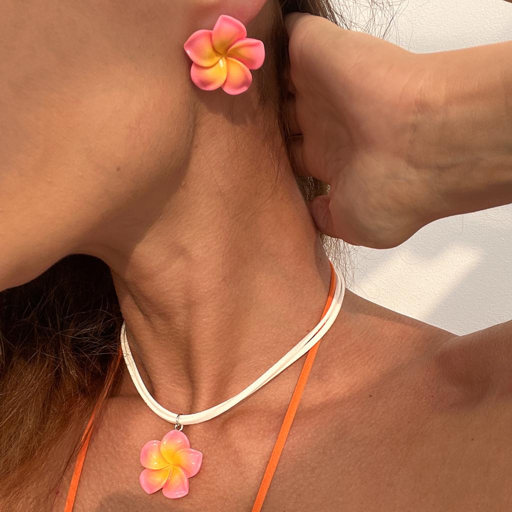 Sweet Wind Gradual Change Color Flower Pendant Necklace, Dopamine Three-Dimensional Flannel Collarbone Chain