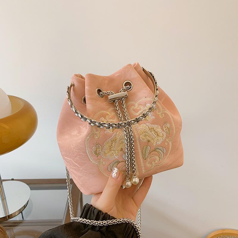 New Chinese style national style embroidery summer small bag women's 2026 new fashion bucket bag feeling shoulder messenger bag