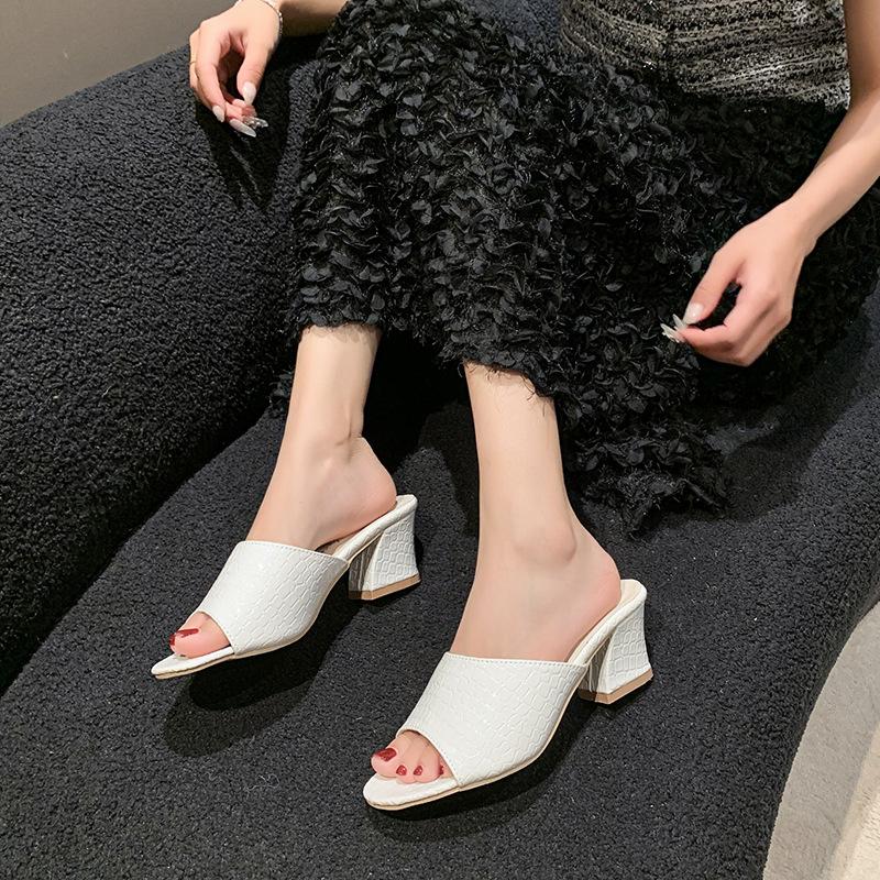 Celebrytka fajne kapcie damskie na średnim obcasie jesień 2025 nowe modne wszechstronne jedno pasek grubszy obcas wysoki obcas rybi pysk kapcie