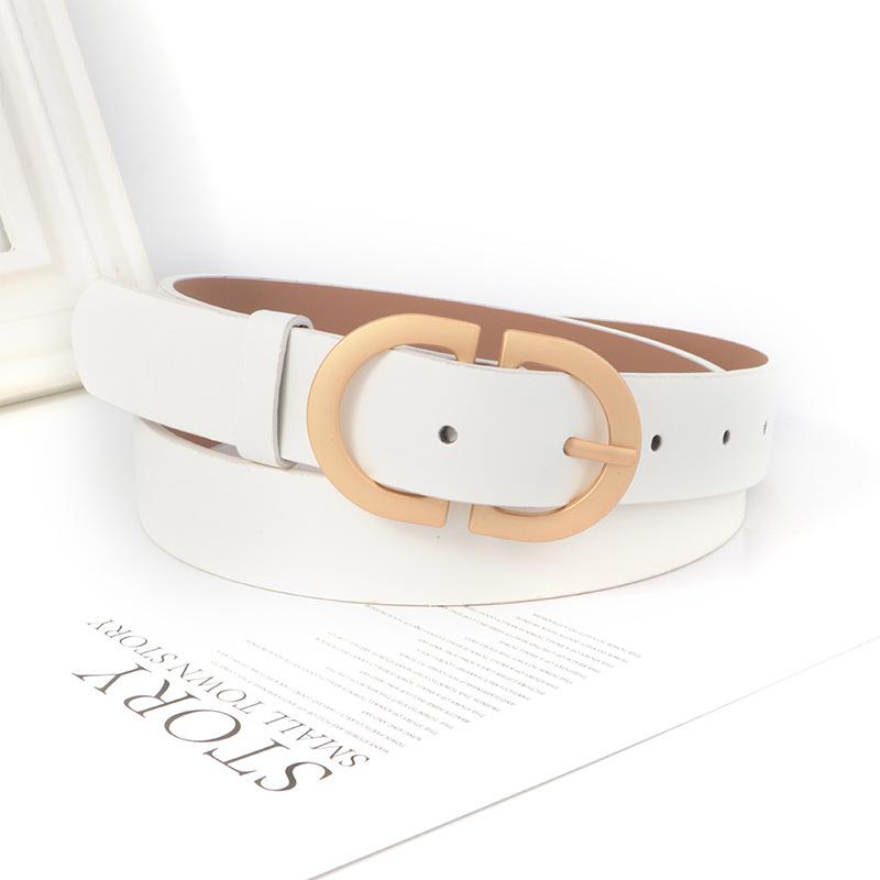 

Классическое женское платье с поясом с эллиптической золотой пряжкой и перфорированной деталью белый