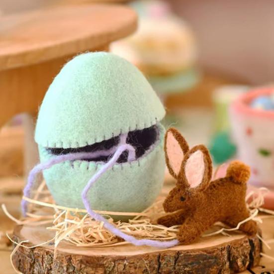 Easter Egg Ornament with Hidden Felt Animal Toy Handmade Lace-up Egg with Animal Inside Desktop Decoration Easter Holiday Party Favors