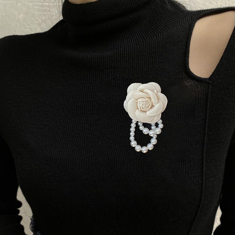 Multicolor Camellia Brooch Women Retro White Black Red Pink Wool Scarf Buckle Girls Pearl Brooches Elegant Jewelry Accessories