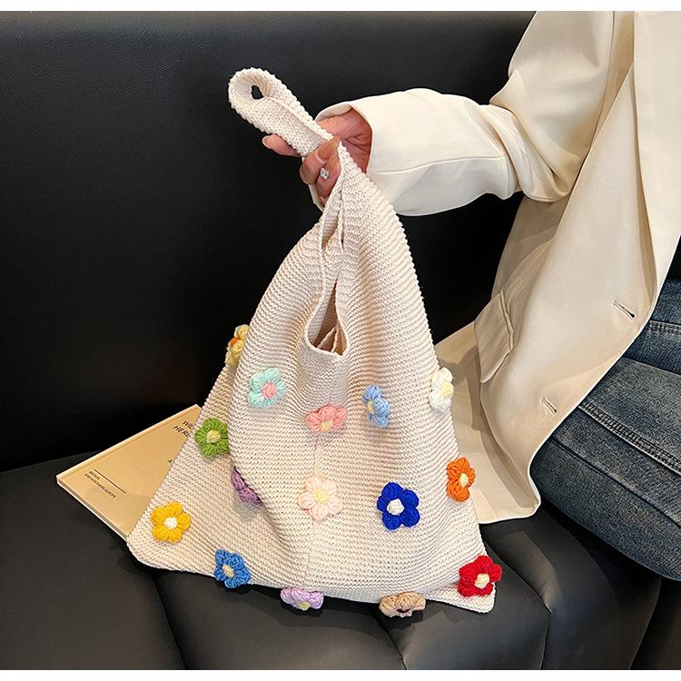 Women's 2025 Large Capacity Knit Flower Tote: Spring/Summer Beach & Commuting Bag