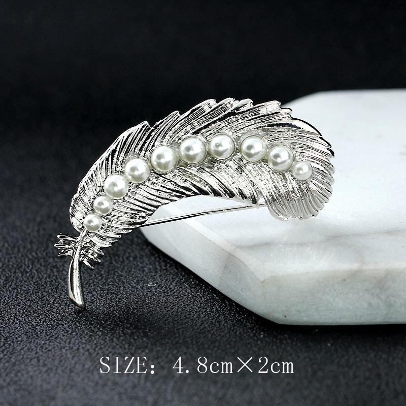 

Court Style Gold Pearl Feather Brooch Retro Temperament 100% Match Long-lasting Color Exquisite Women s Gift Pin Accessory