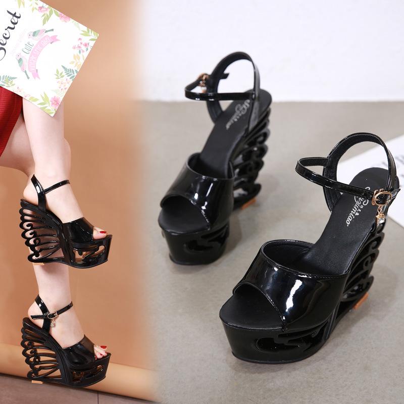 Europäische & Amerikanische High Heel Lackleder Römische Keilsandalen