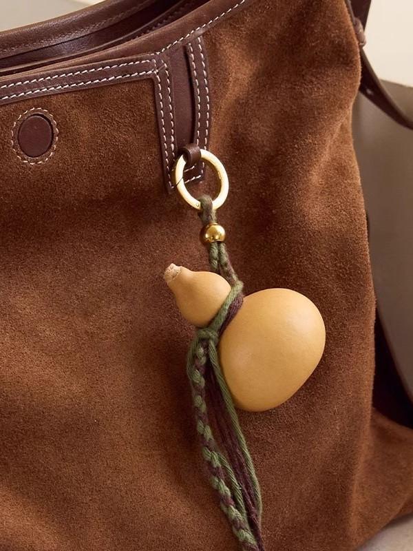 Gathering Qi Gourd Pendant: National Style Retro Keychain & Car Hanging Ornament