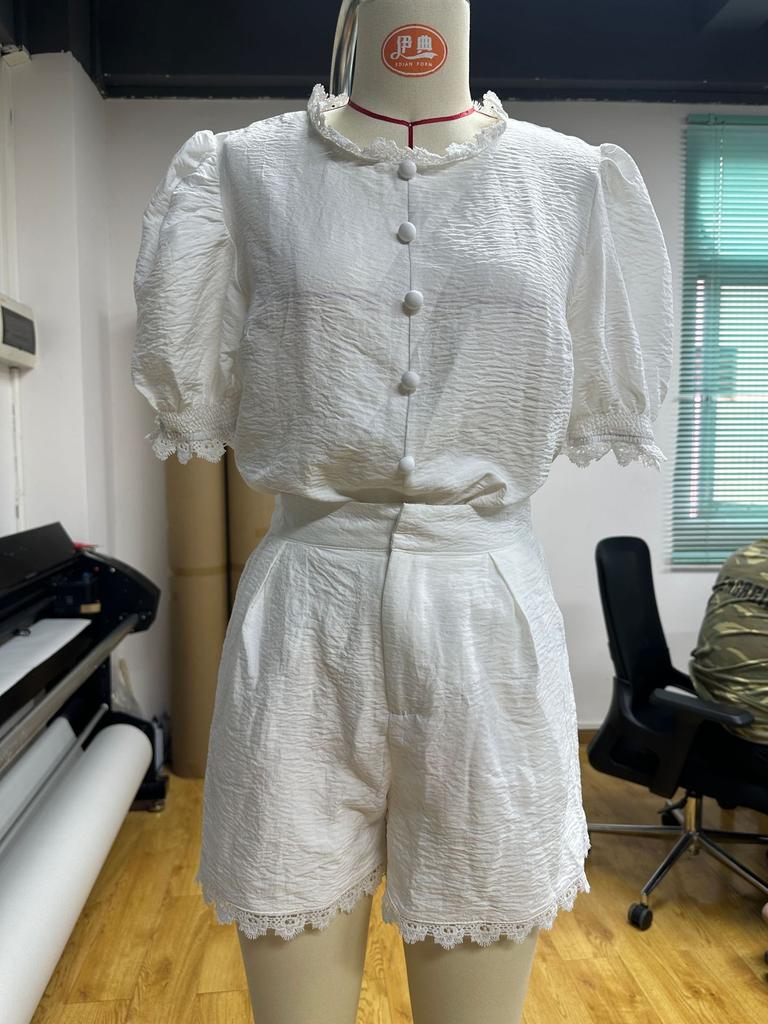 Spot new European and American fashion ruffle edge lantern short-sleeved top and shorts two-piece set for women