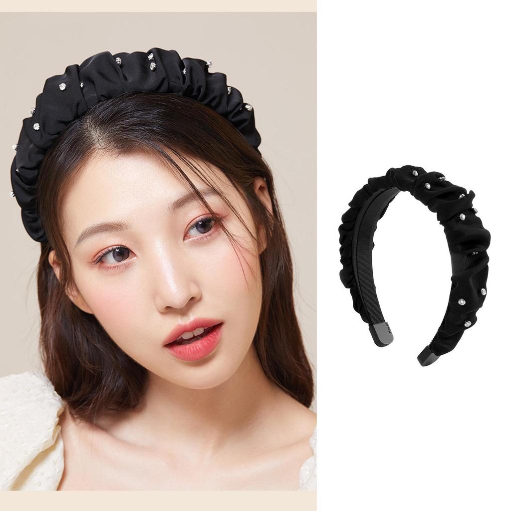 Hathaway Crystal Pleated Diamond Headband: Black Wide-Brimmed High-End Accessory for a Slimming Effect
