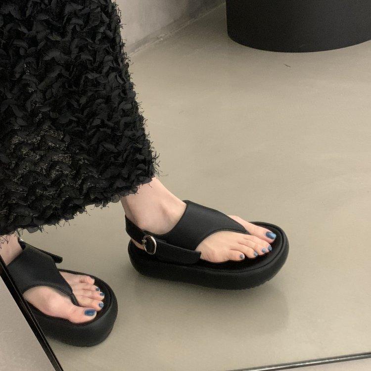 

Soft leather thick-soled pinch-foot herringbone sandals women s summer wear 2025 new soft-soled casual beach Roman sandals 35