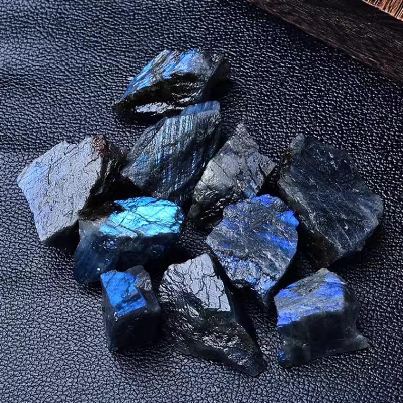 

Большое украшение из лабрадорита и лунного камня: Образец натурального кристалла для резьбы и обучения.