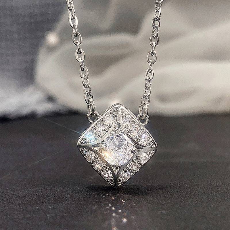 

Huitan Princess Shaped Women Pendant Necklace Simple Style Versatile Party Wedding Trendy Accessories Inlaid Shiny CZ Jewelry