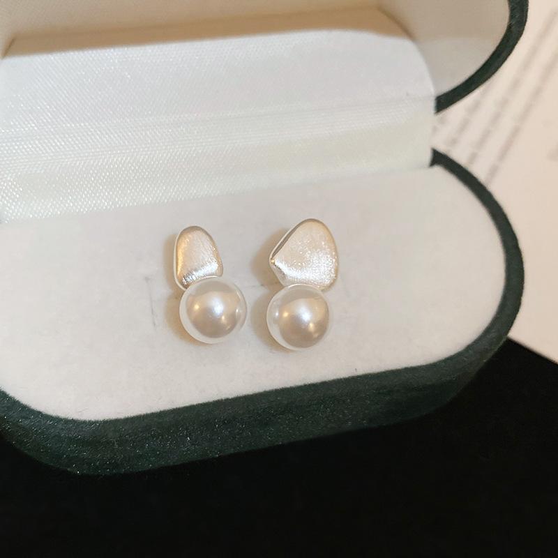 Medieval Vintage Silver Needle Earrings, Temperament Light Luxury Court Style Pearl Earrings Versatile High-end Retro Earrings