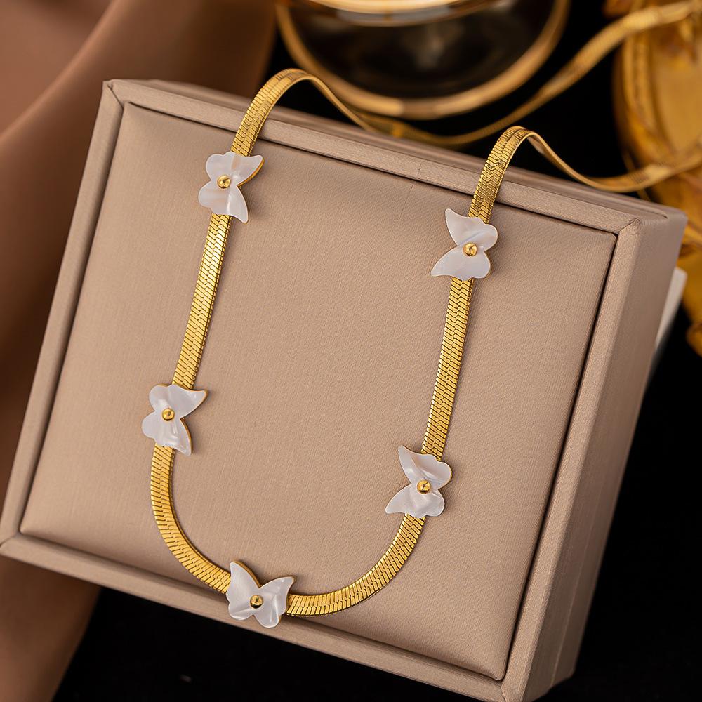 New Fashion Trend Stainless Steel Elegant Delicate Heart Flower Pendant Necklace For Women Jewelry Wedding Party Premium Gifts