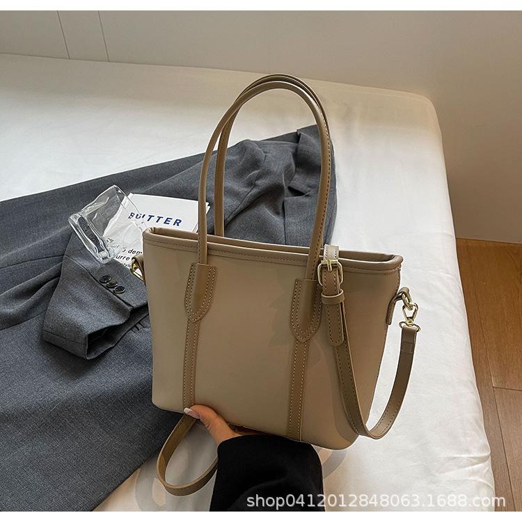 

Корейская версия нишевой портативной сумки-ведра женская 2025 новая модная текстурная сумка-мессенджер в зарубежном стиле для поездок на работу на плечо хаки