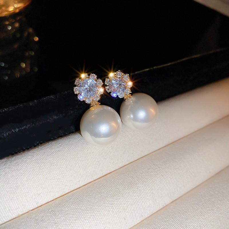 Real gold electroplated silver needle diamond set pearl earrings French retro light luxury stud earrings fashion temperament simple earrings