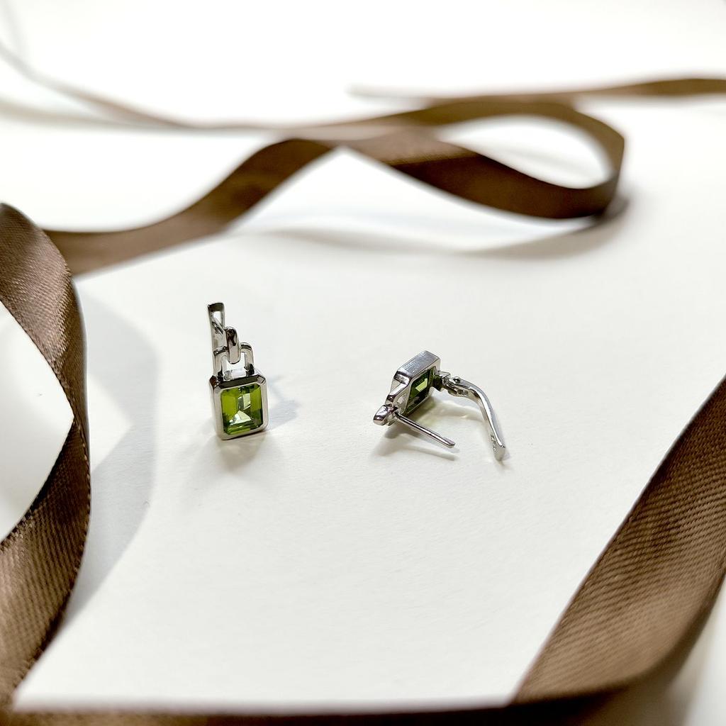 Silver Earrings with Chrysolite 3.267ct (2174431)