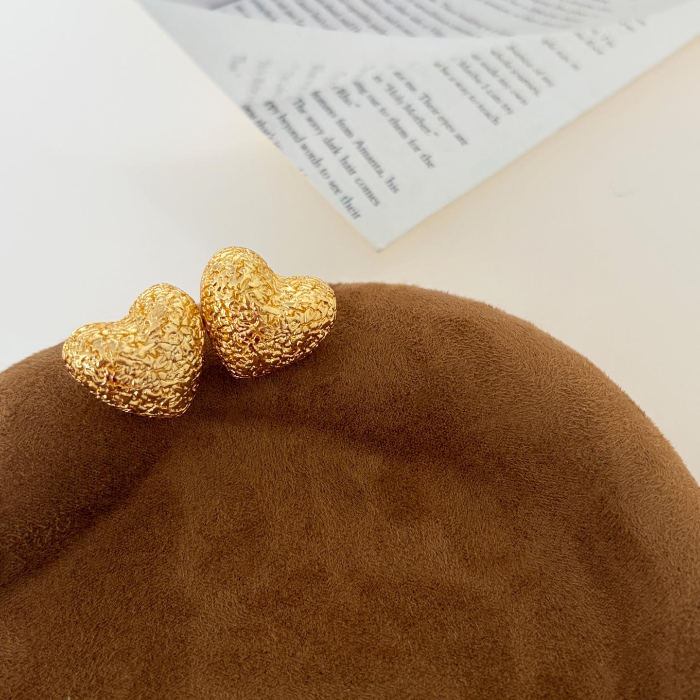 2025 Minimalist Heart Earrings: Light Luxury, Versatile Chic