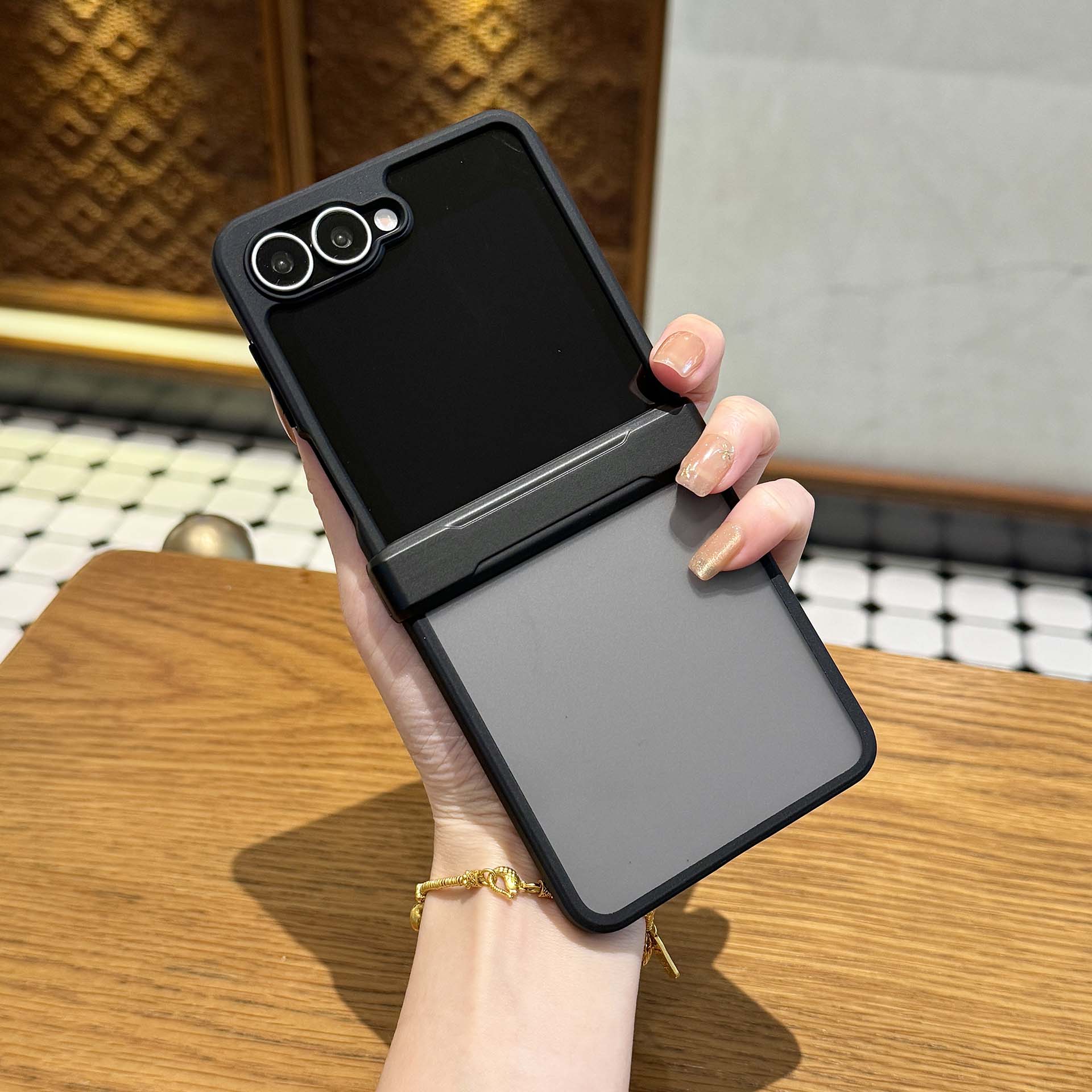 

Прозрачный матовый чехол для телефона Samsung Galaxy Z Flip 7 с мягким силиконовым бортиком и защитой от ударов для складного шарнира Galaxy Z Flip 7 матовый черный